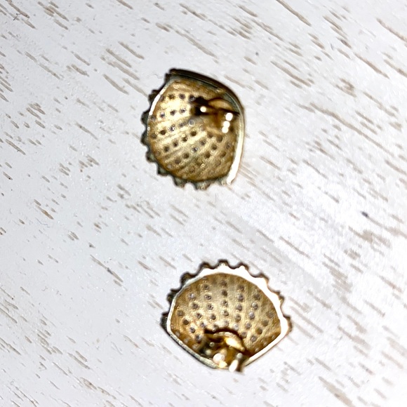 Sphera Milano gold vermeil shell stud earrings - Picture 5 of 8
